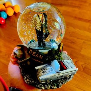 Vtg Hollywood actor James dean water globe  music box